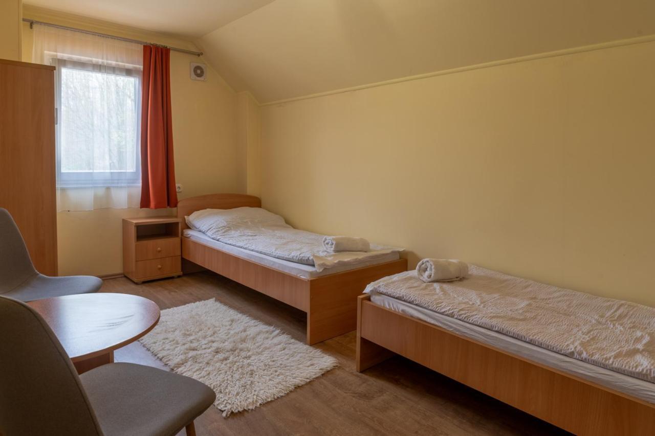 Kiraly Lovastanya Panzio Bed & Breakfast Janoshalma ภายนอก รูปภาพ